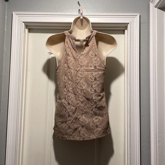 Tan key hole tank top - Picture 4 of 5